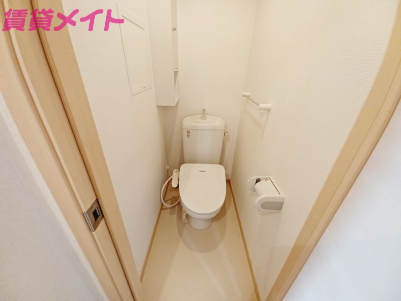 トイレ　同タイプ参考写真です