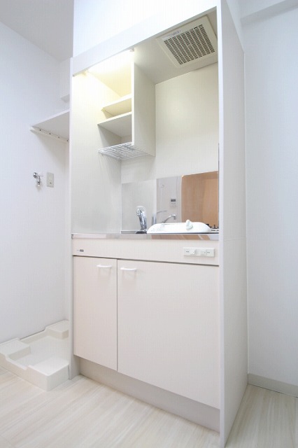 キッチン　同物件、別号室のものです。