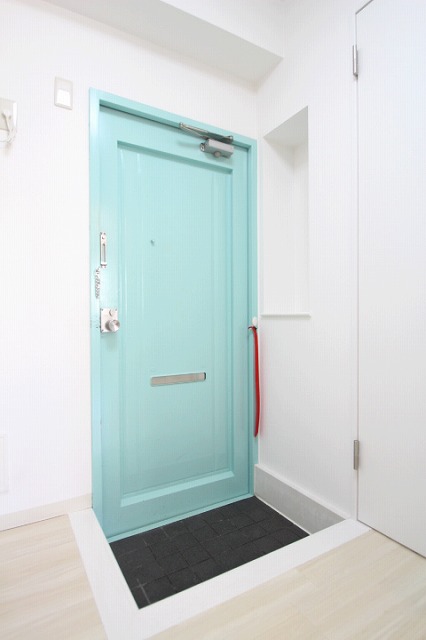 玄関　同物件、別号室のものです。