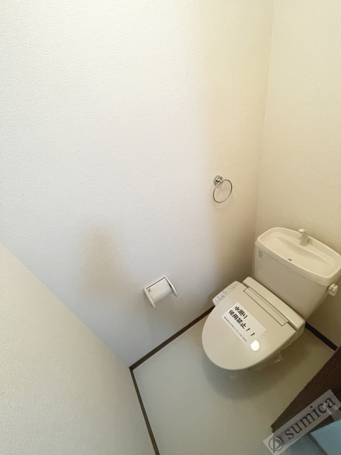 トイレ　温水洗浄便座付き♪♪