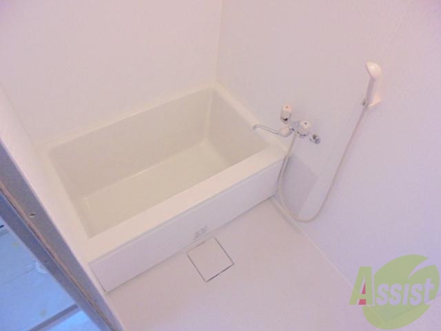 バス・シャワールーム　こちらのお風呂で一日の疲れを癒してくださいね