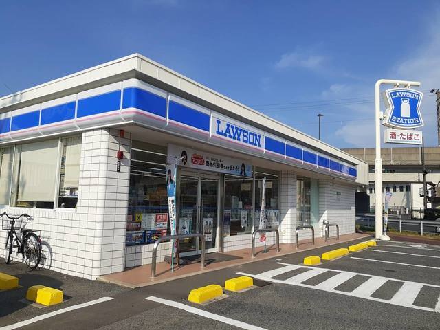 コンビニ　ローソン三原皆実店（コンビニ）まで800m