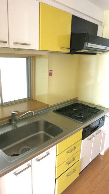 キッチン　☆使いやすいシステムキッチン☆※リノベーション前の画像です