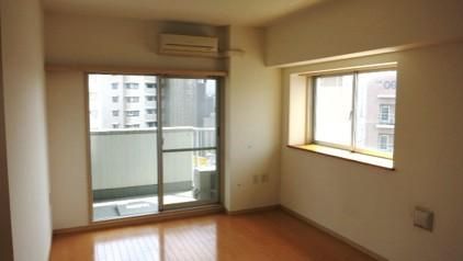 居室・リビング　☆明るい居室☆※リノベーション前の画像です