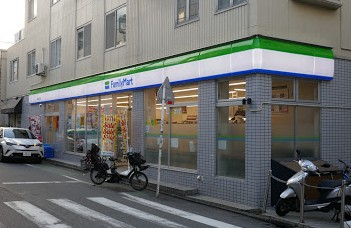 コンビニ　ファミリーマート池尻二丁目店（コンビニ）まで319m