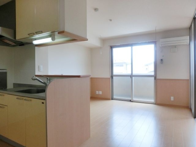 居室・リビング　日当たり良好です。