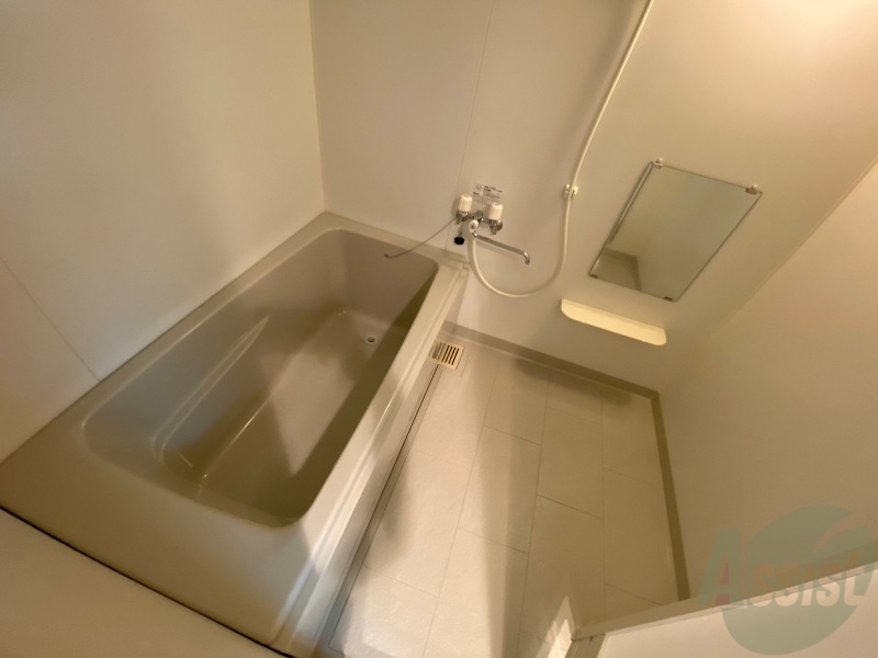 バス・シャワールーム　お風呂になります。一日の疲れを癒してくださいね。