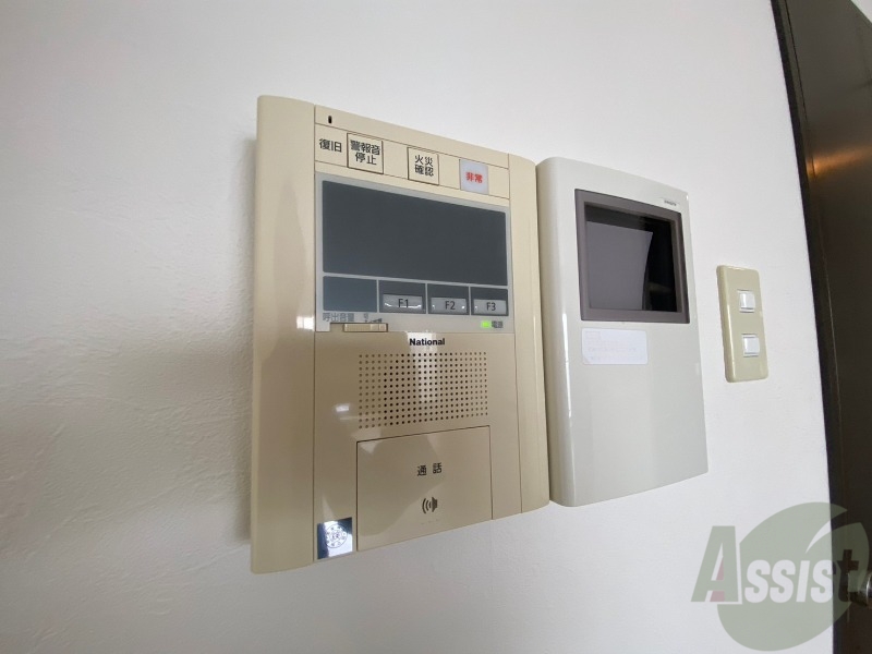 セキュリティ　ＴＶモニター付インターホンです。来客者の顔が見えるので安心！