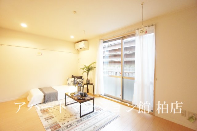 居室・リビング　CGで家具等を配置したものです。実際に家具等は含まれません。