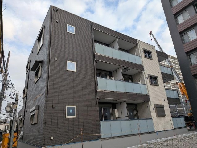 建物外観　ブラウンを基調としてベージュのアクセントです