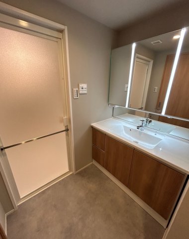 洗面設備　身支度に欠かせない独立洗面台♪