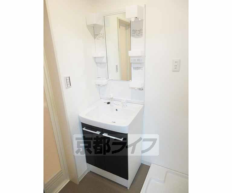 洗面設備　独立洗面台付きです・