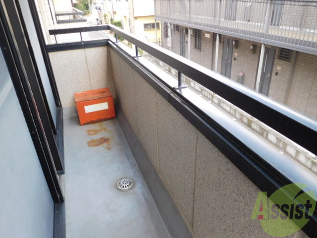 バルコニー　たくさん洗濯物も干しちゃいましょう