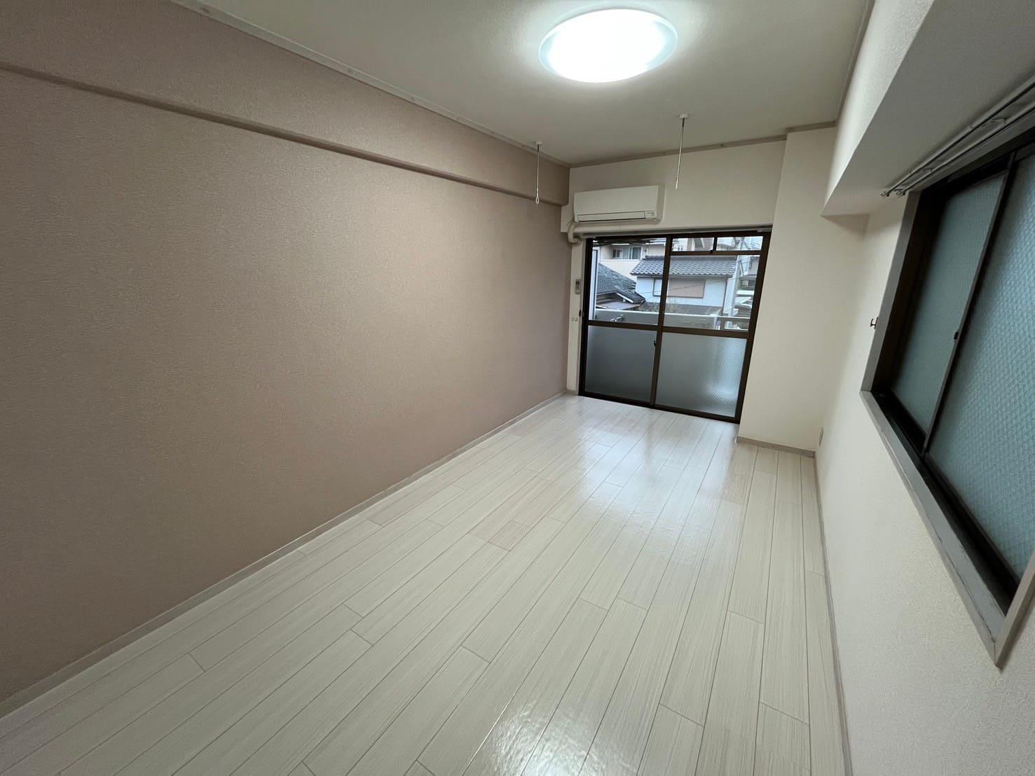 居室・リビング　オシャレなクロスのお部屋