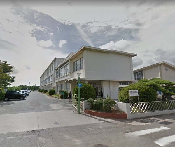 中学校　東海市立横須賀中学校（中学校）まで832m