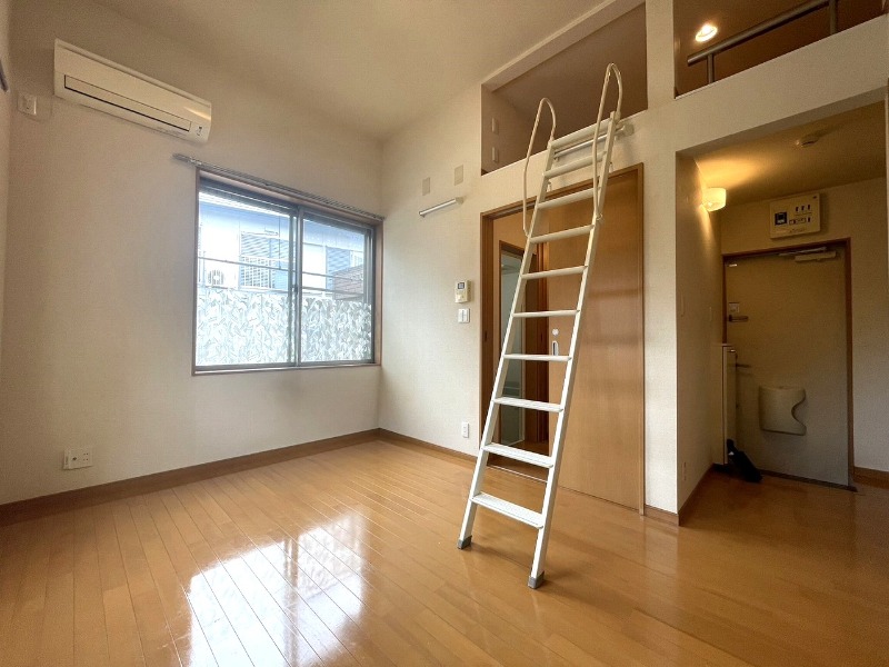 居室・リビング　同物件別室写真