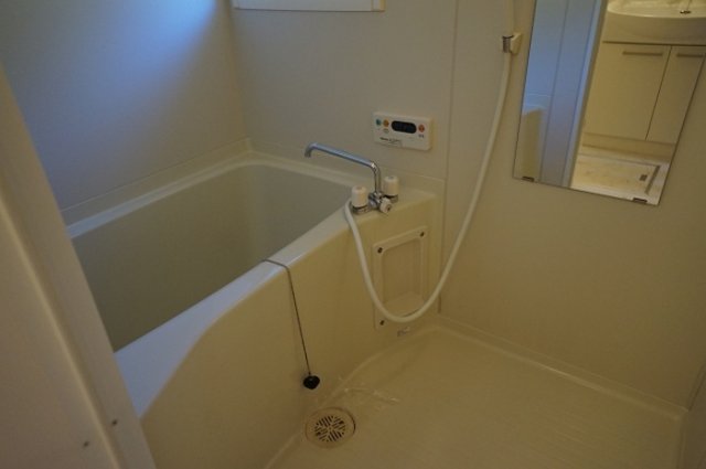 バス・シャワールーム　掲載写真は空室の別部屋を掲載しております。実際のお部屋と仕様