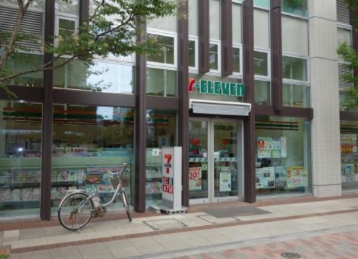 コンビニ　セブンイレブン月島駅前店（コンビニ）まで119m