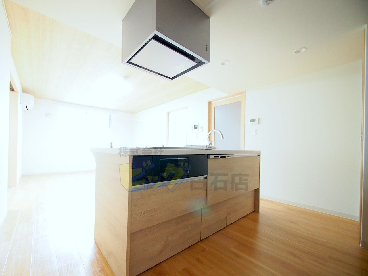 キッチン　食器洗浄乾燥機付き対面式システムキッチンです♪