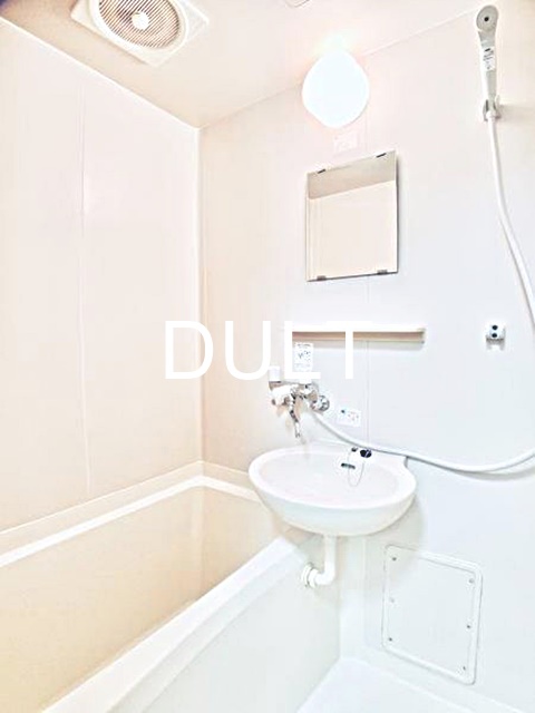 バス・シャワールーム　バスルームです。