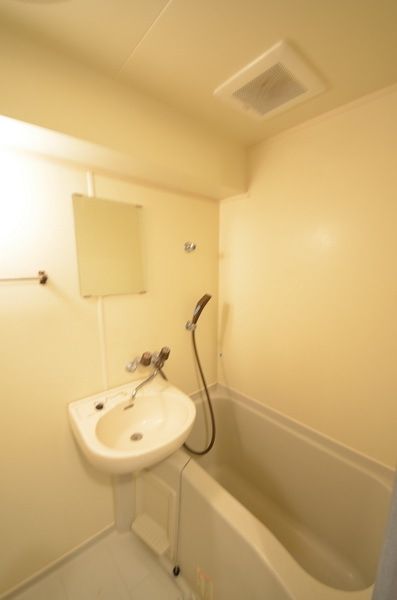 バス・シャワールーム　☆一日の疲れを取る癒しの空間☆