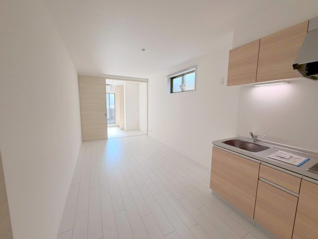 居室・リビング　明るく広々としたリビングです。