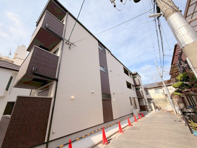 建物外観　閑静な住宅地にある、落ちついた色合いのキレイな建物です。