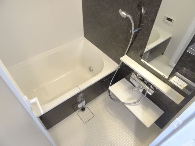 バス・シャワールーム　追い炊き、浴室乾燥付きのお風呂