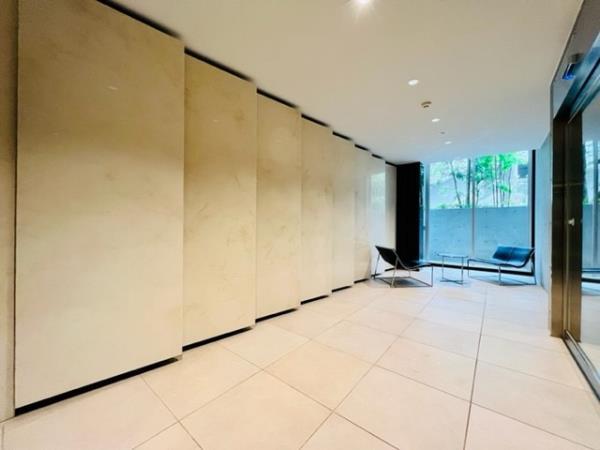 エントランス　建物の内部です