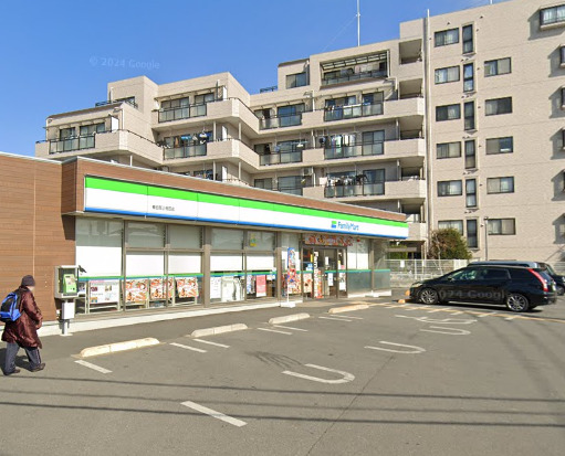 コンビニ　ファミリーマート春日部上蛭田店（コンビニ）まで296m