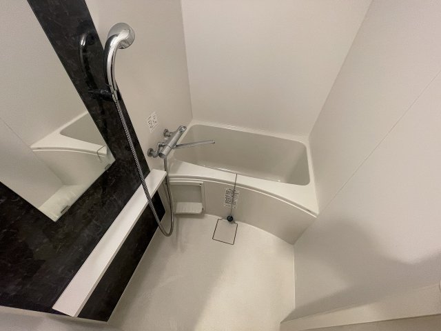 バス・シャワールーム　モデル写真