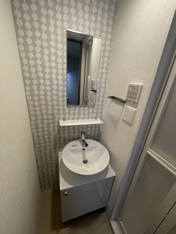 洗面設備　モデル写真