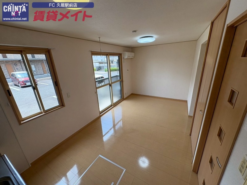 居室・リビング　同型参考写真