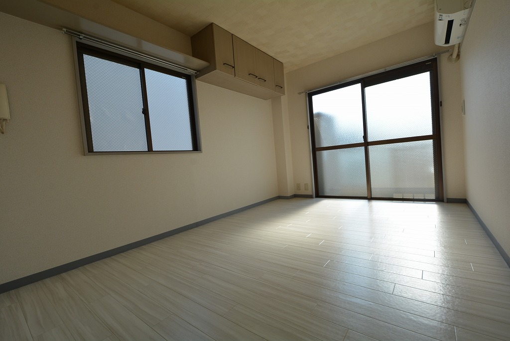 居室・リビング　西向き9帖の広いワンルーム♪