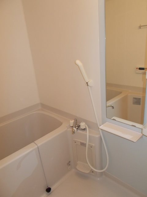 バス・シャワールーム　追い炊き機能付き。