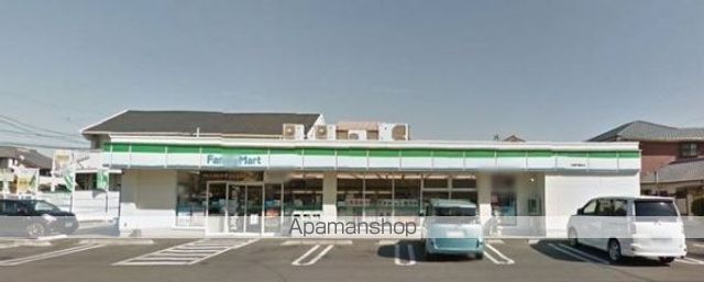 コンビニ　ファミリーマート（コンビニ）まで878m