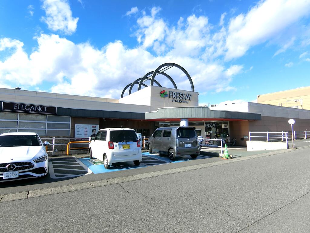 スーパー　フレッセイ大胡店（スーパー）まで2375m