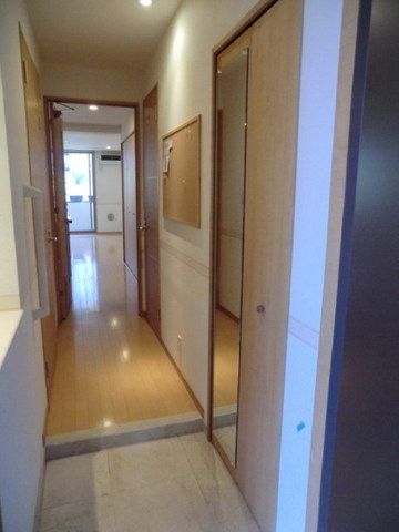 玄関　姿見付大型シューズインクローク