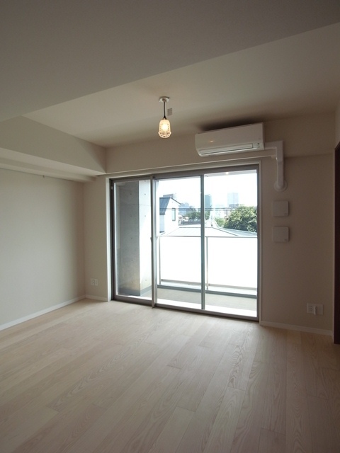 居室・リビング　同棟内参考写真