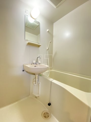 バス・シャワールーム　グラマシー心斎橋東　バスルーム