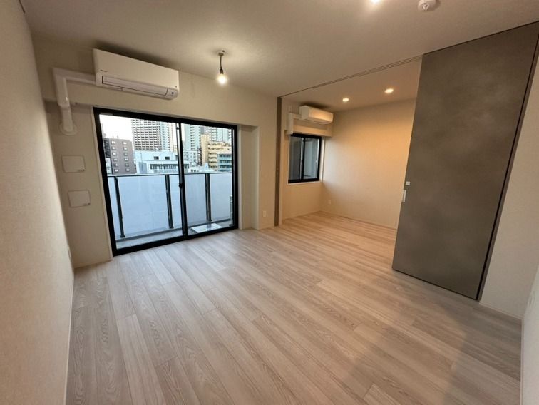 居室・リビング　こちらのリビングで趣味の時間をお楽しみください