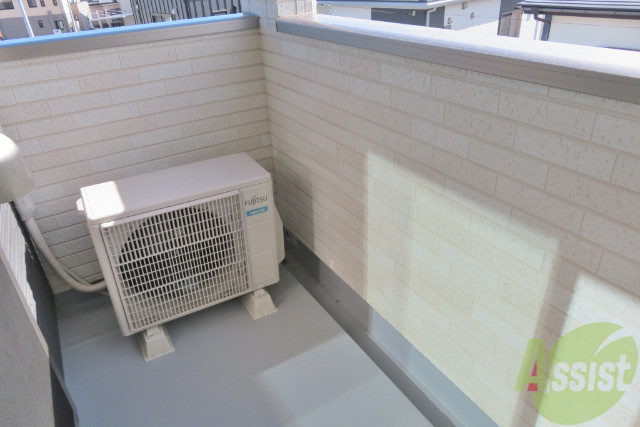 バルコニー　バルコニーは幅もしっかりあって洗濯物がはかどりそうですね。