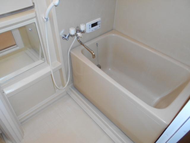 バス・シャワールーム　バスルームです。