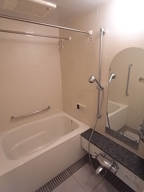 バス・シャワールーム　室内洗濯機置場付き