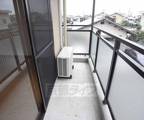 バルコニー　日当たりの良いバルコニー。