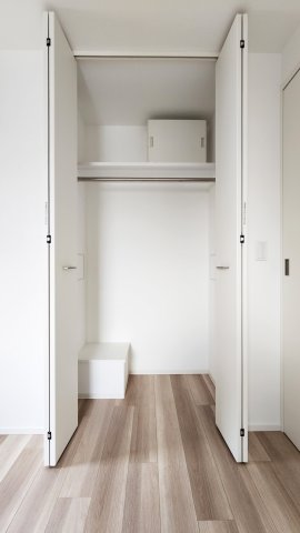 収納　クロゼット(洋室5.8帖)