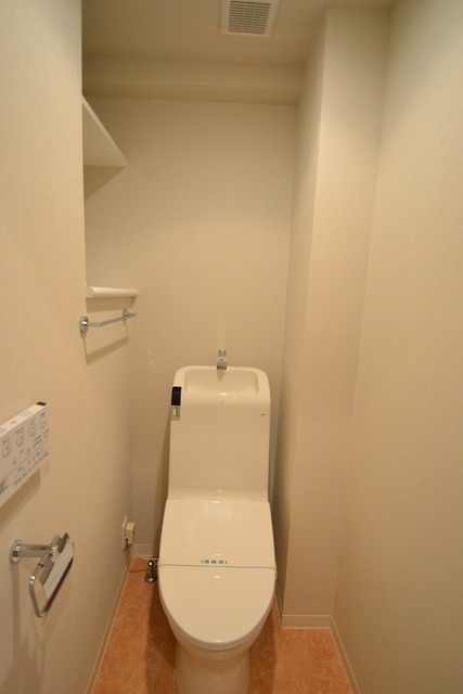 トイレ　ウォシュレット付き