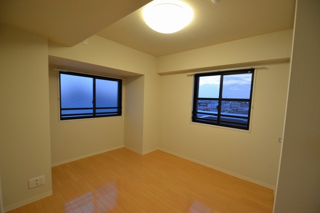 居室・リビング　２面採光です☆