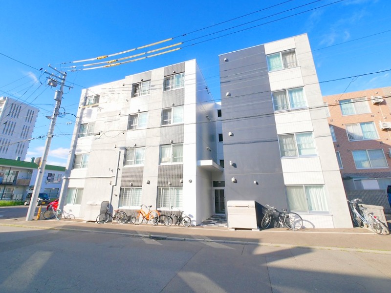 建物外観　築浅で大人気の都市ガス・デザイナーズマンションです♪