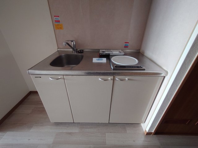 キッチン　同物件別号室の写真です。